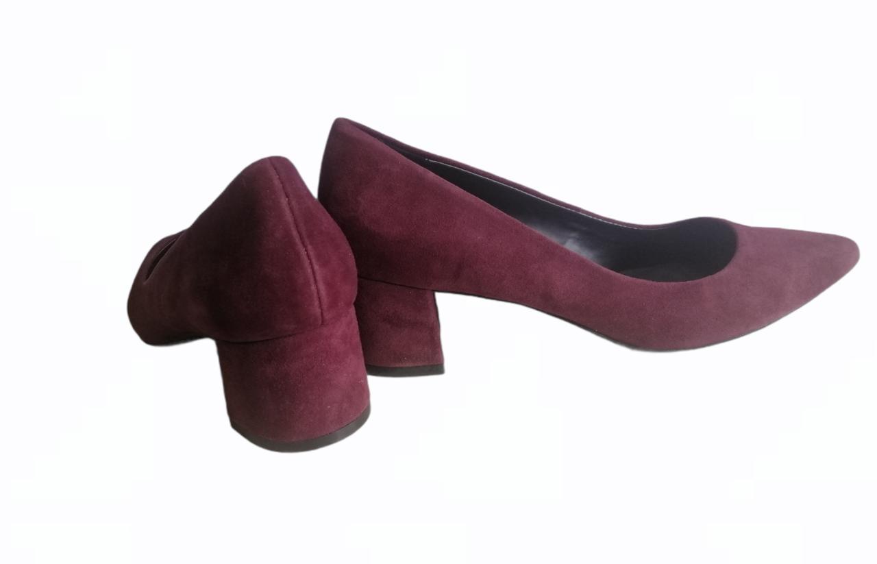Chaussure fermée talons bas en cuir