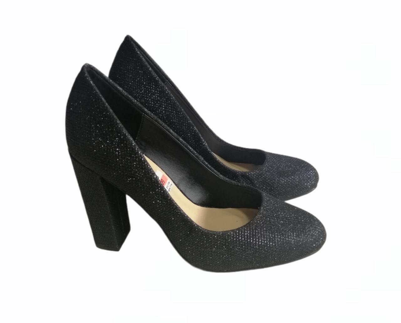 Chaussure brillante à talons