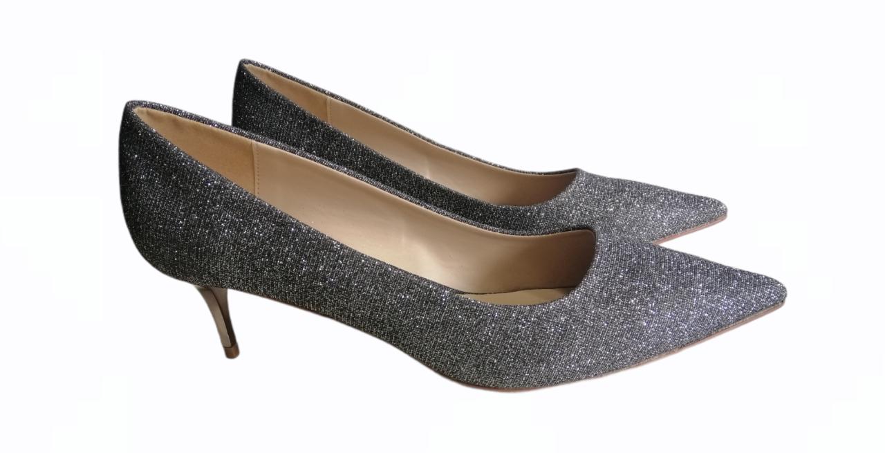 Chaussure à petits talons brillante