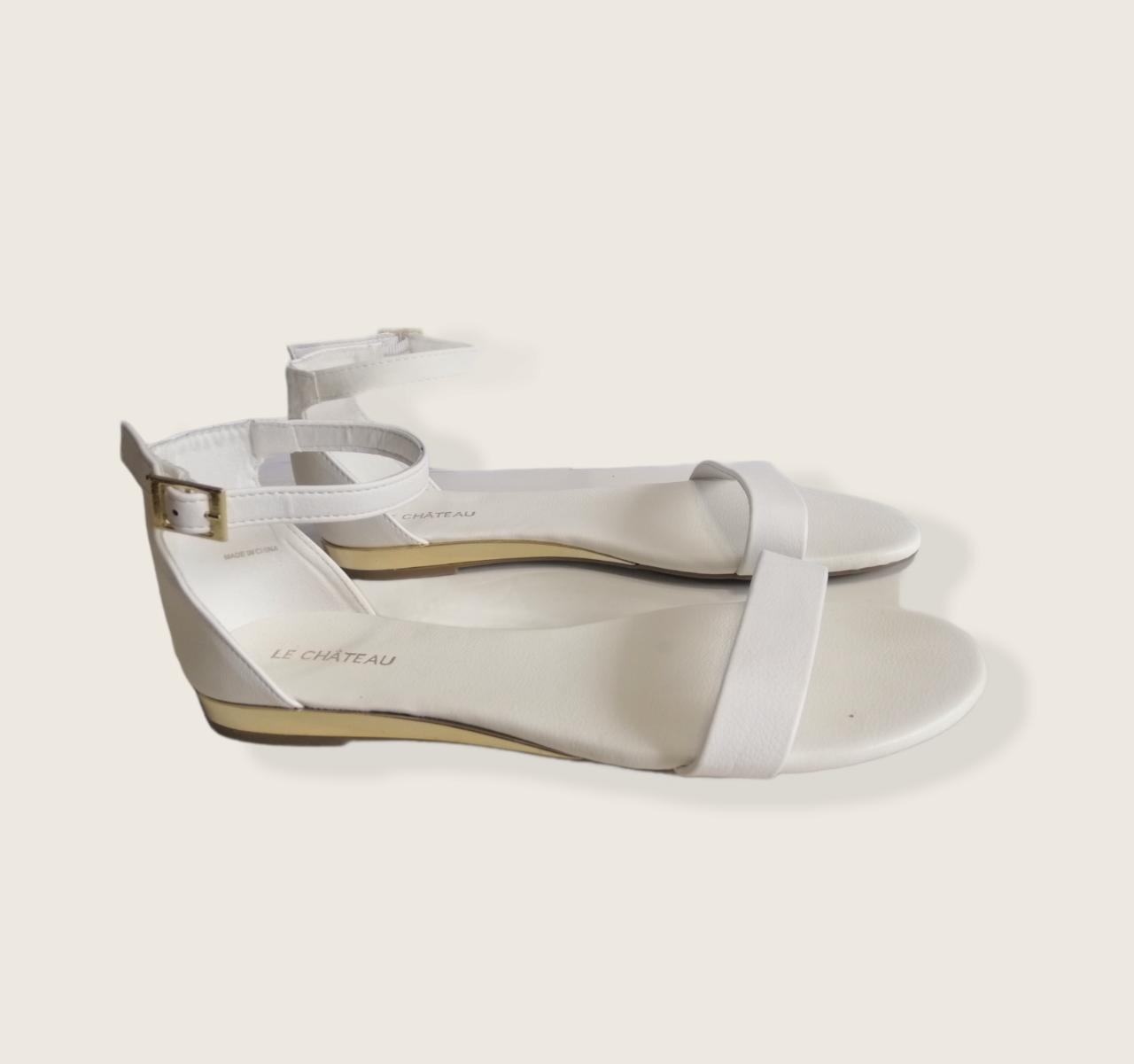 Chaussure ouverte basse à boucle