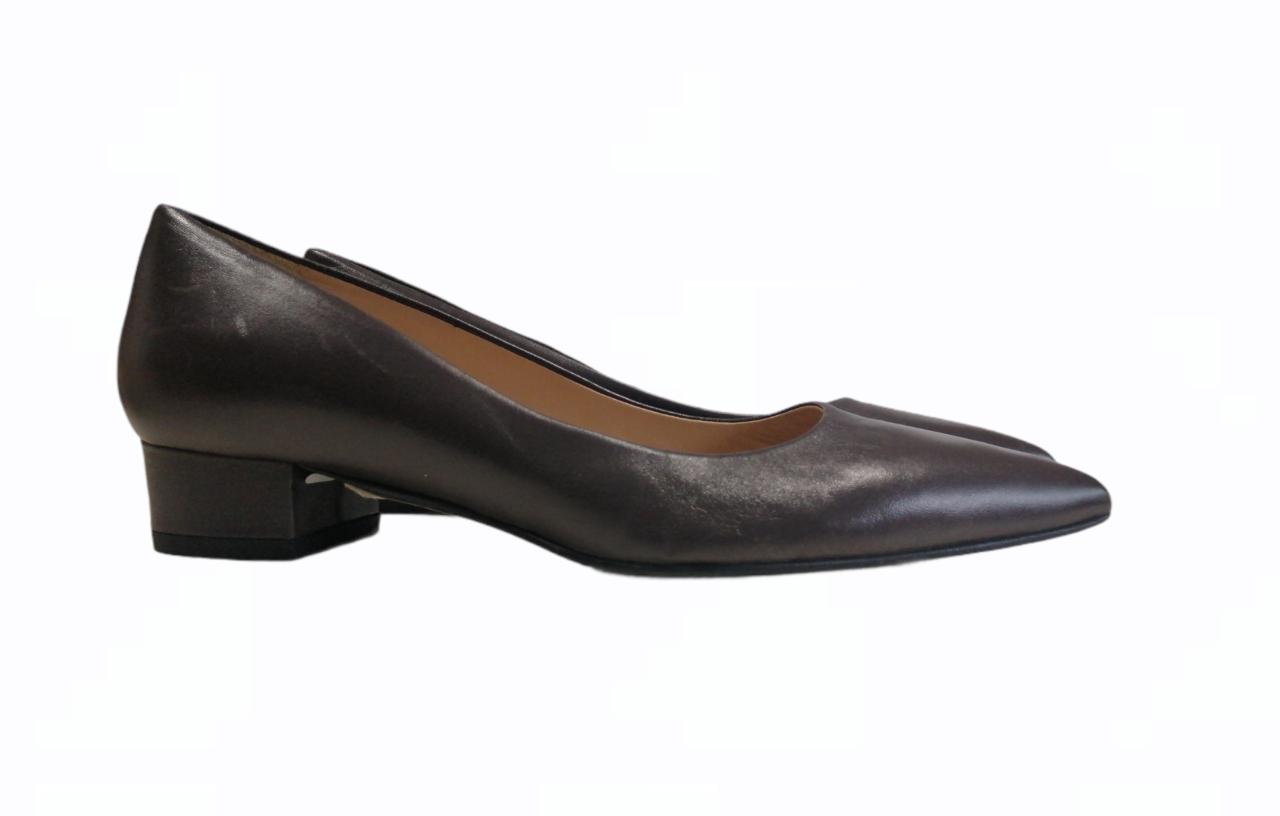Chaussure à talons bas grise