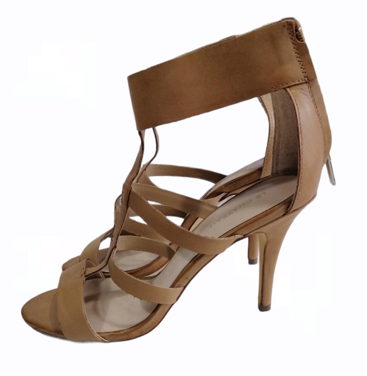 Chaussure à talons fermeture à l'arrière pale en cuir