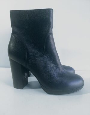 Botillon à talons en cuir noir