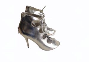 Chaussure à talons avec fermeture en arrière platinum