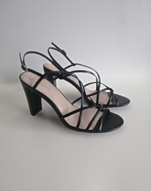 Chaussure à talons ouverte noire