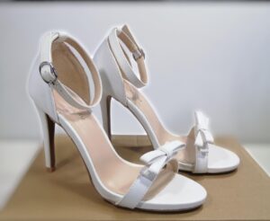 Chaussure ouverte à talons blanche