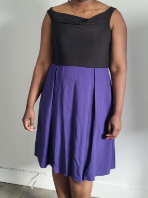 Robe noire violette