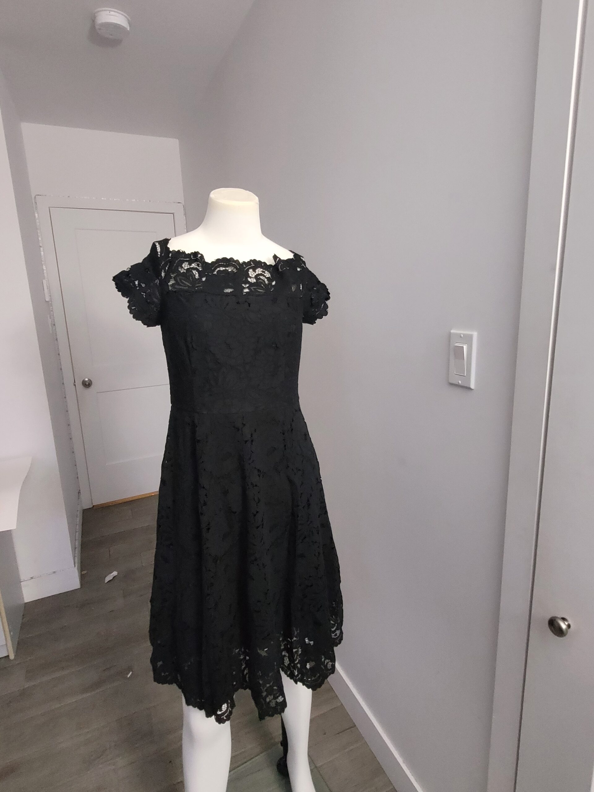 Jolie Robe de cocktail en dentelle noire