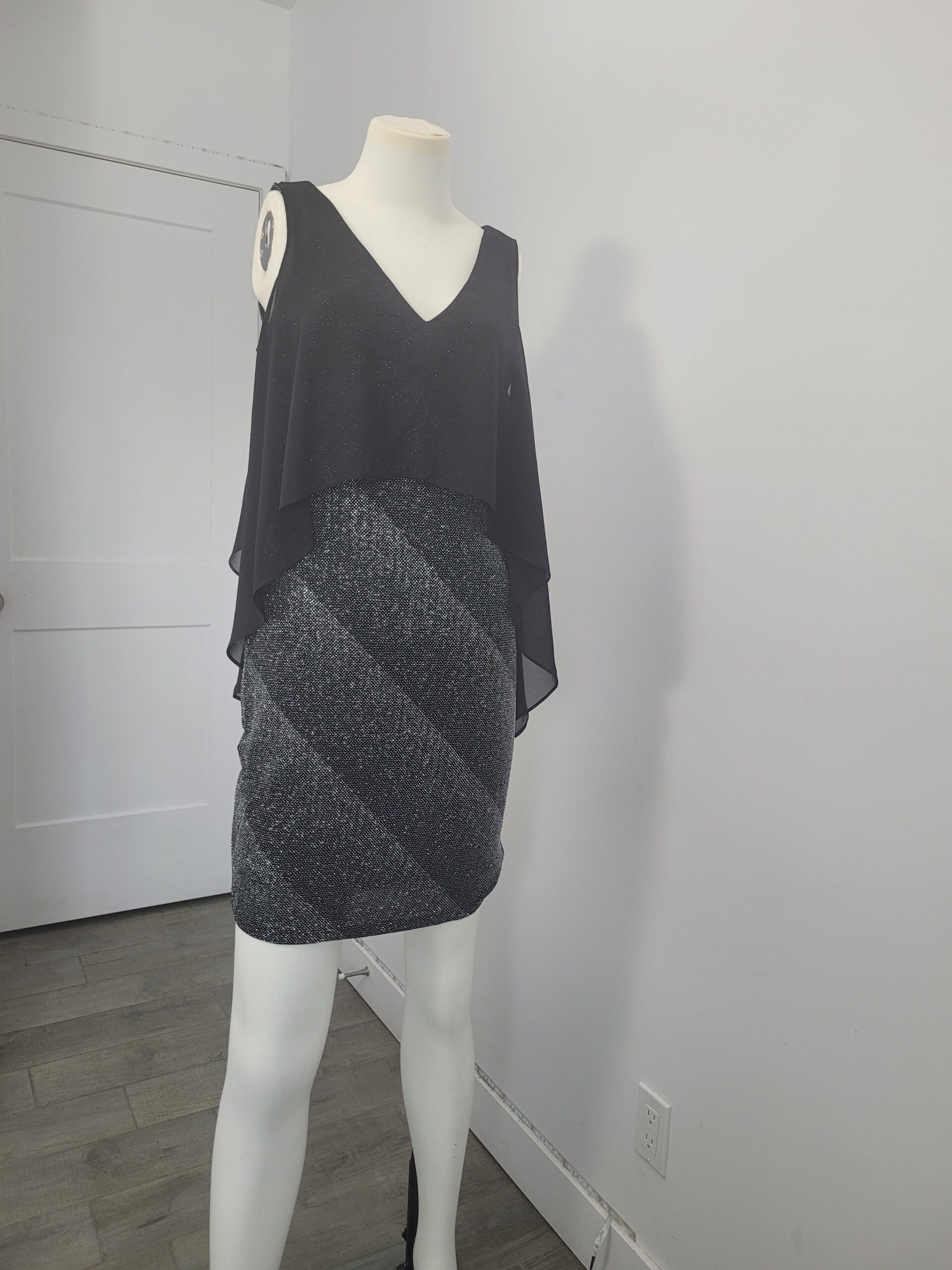 Robe à cape superposée