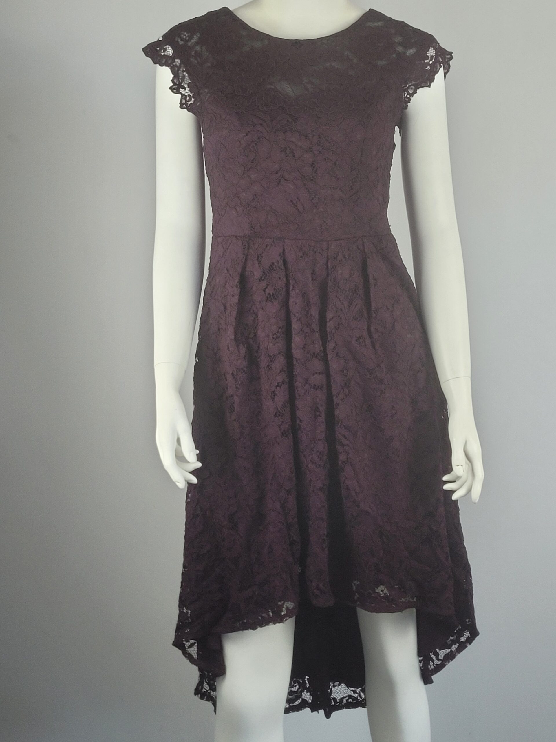 Robe de soirée en dentelle florale élégante