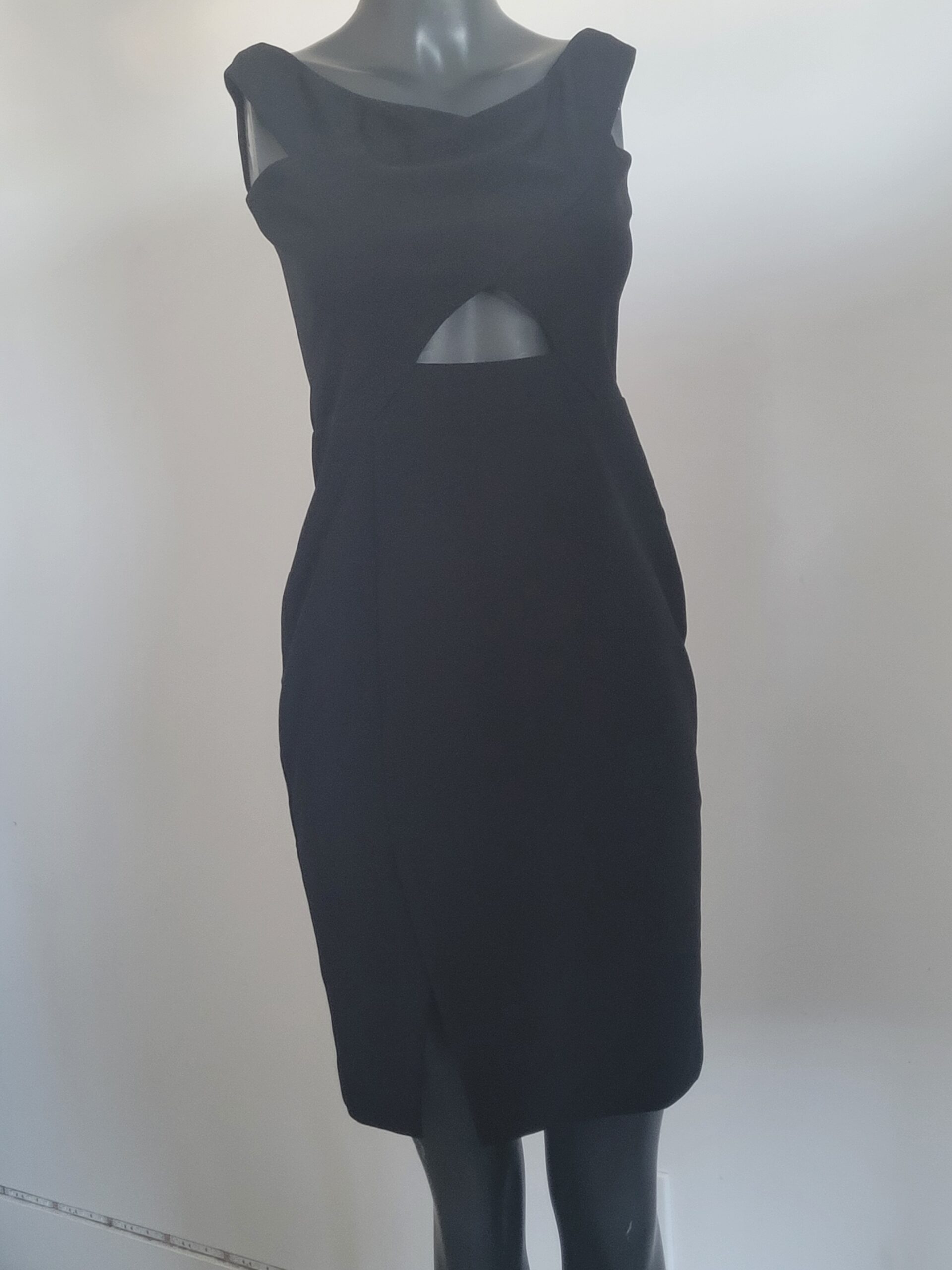 Robe droite noire sans manches