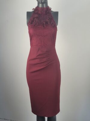 Robe droite encolure en dentelle