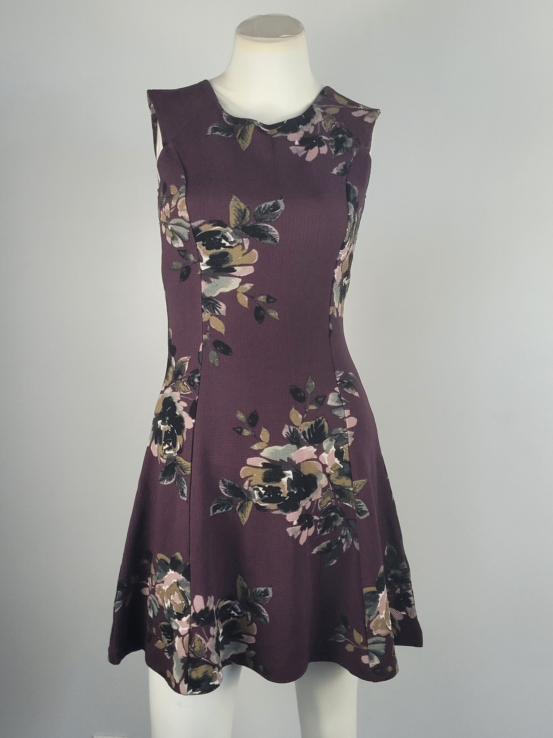 Robe fleurie sans manches